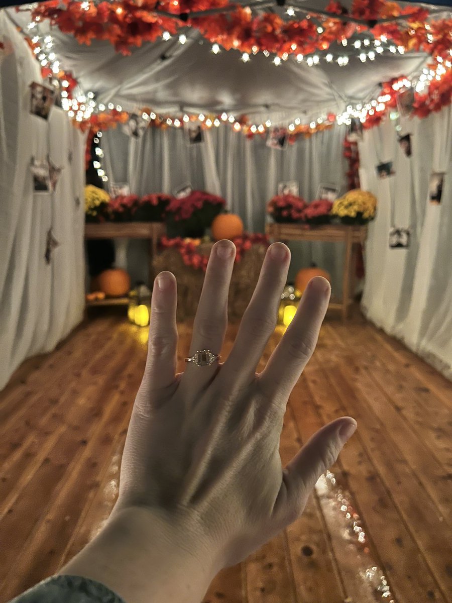 AliLexa's tweet photo. In my ✨engaged✨ era. https://t.co/1zZWFkBOC4