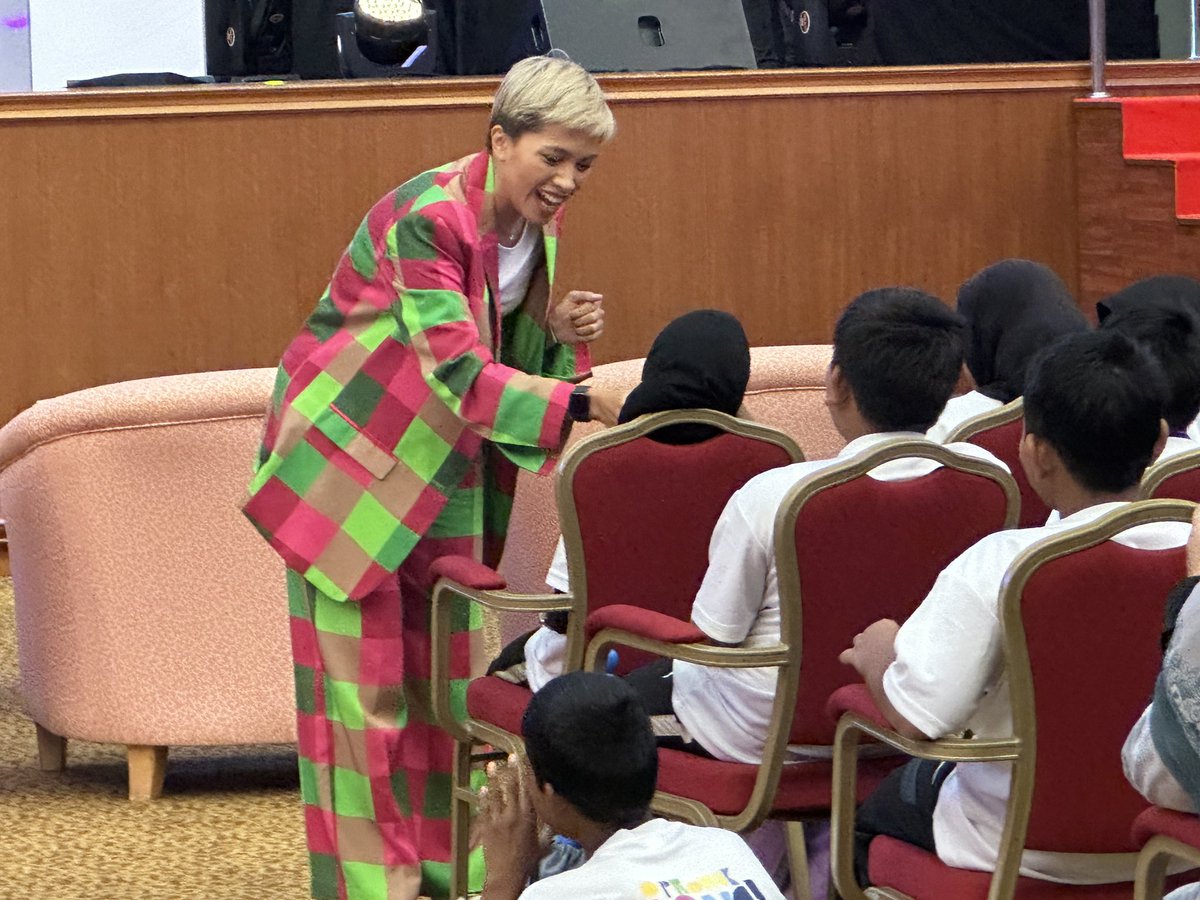 BernasOfficial's tweet photo. @KemPendidikan @KKMPutrajaya @FadhlinaSiddiq Anak-anak PROMAK hadir ke kelas ZAZAZOOM Cikgu Zack Kirana. Mari bersama martabatkan bahasa kebangsaan kita, Bahasa Jiwa Bangsa.
#BERNAS #PROMAK #RiangRiaNutri #ProgramMakananKesihatan
#Nutrisi #HealthyFood #Rice #Beras #Nutrition #NourishingtheNation #KesejahteraanuntukSemua https://t.co/btLsnHZAYV