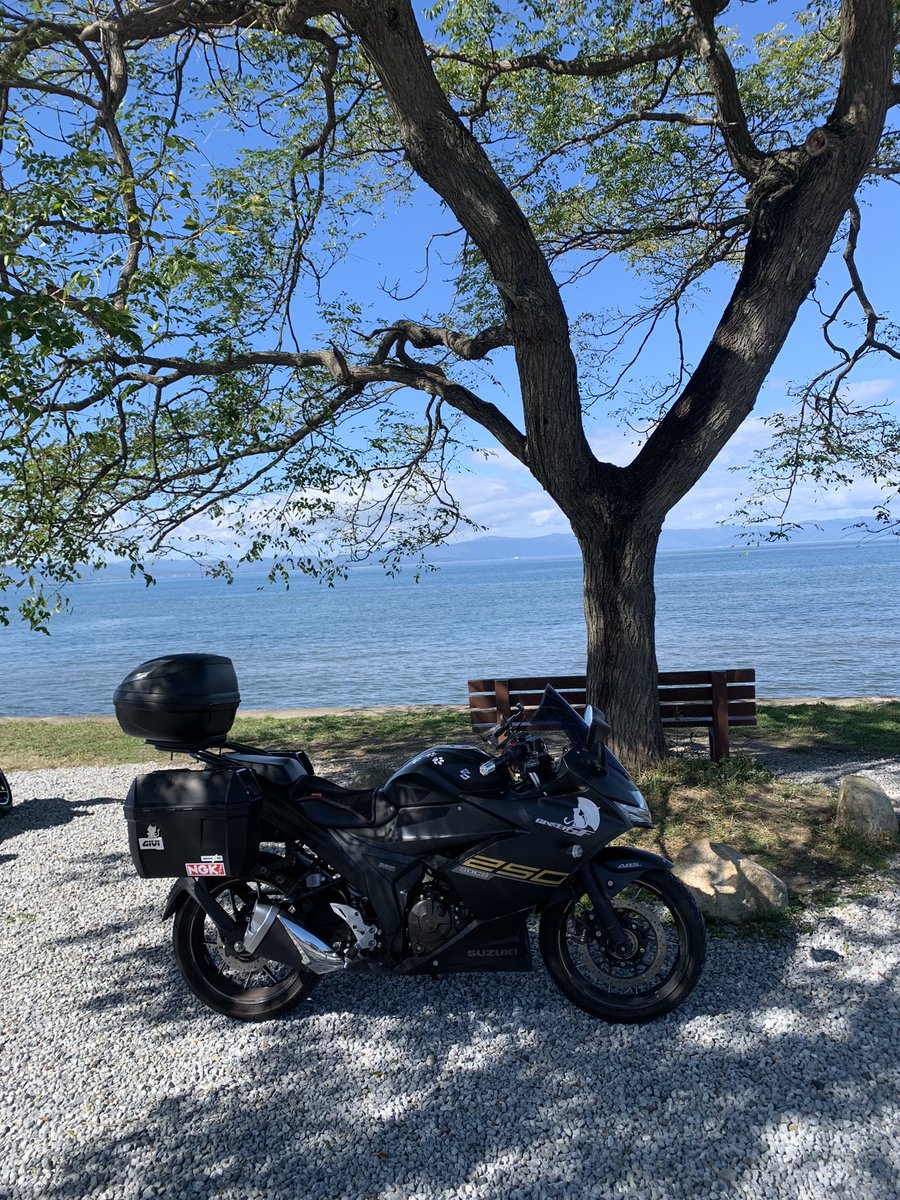 そういえば日曜日に行ったベンチ。
有名なんですね。連れてきてもらったのでよく知らずに写真撮ってました。

#ジクサーSF250