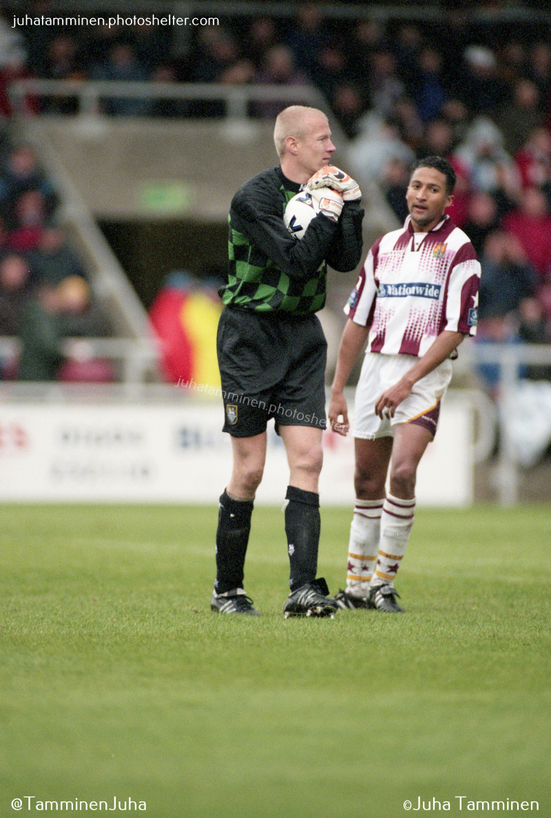 TamminenJuha's tweet photo. On this day 25 years ago I was at the rainy Sixfields Stadium to take pics of Teuvo Moilanen in action... Northampton Town vs Preston North End, 24 October 1998 #TeuvoMoilanen #Northampton #PNE #Preston #Sixfields https://t.co/o0OHIjyoN7