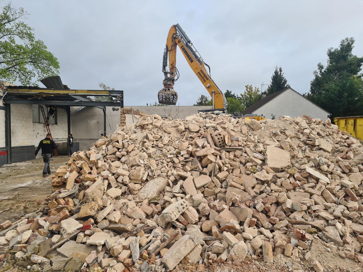 SEDELKA_immo's tweet photo. Les équipes de SEDELKA Île-de-France ont finalisé les opérations de déconstruction du site qui accueillera prochainement notre résidence 𝗩𝗶𝗹𝗹𝗮 𝗔𝘂𝗴𝘂𝘀𝘁𝗲 à Chatou (78). 📍

Nous entamerons très prochainement le début des 𝘁𝗿𝗮𝘃𝗮𝘂𝘅 𝗱𝗲 𝗰𝗼𝗻𝘀𝘁𝗿𝘂𝗰𝘁𝗶𝗼𝗻. 🏗️ https://t.co/AUutHF9VJM
