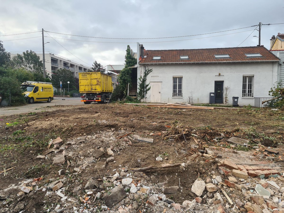 SEDELKA_immo's tweet photo. Les équipes de SEDELKA Île-de-France ont finalisé les opérations de déconstruction du site qui accueillera prochainement notre résidence 𝗩𝗶𝗹𝗹𝗮 𝗔𝘂𝗴𝘂𝘀𝘁𝗲 à Chatou (78). 📍

Nous entamerons très prochainement le début des 𝘁𝗿𝗮𝘃𝗮𝘂𝘅 𝗱𝗲 𝗰𝗼𝗻𝘀𝘁𝗿𝘂𝗰𝘁𝗶𝗼𝗻. 🏗️ https://t.co/AUutHF9VJM