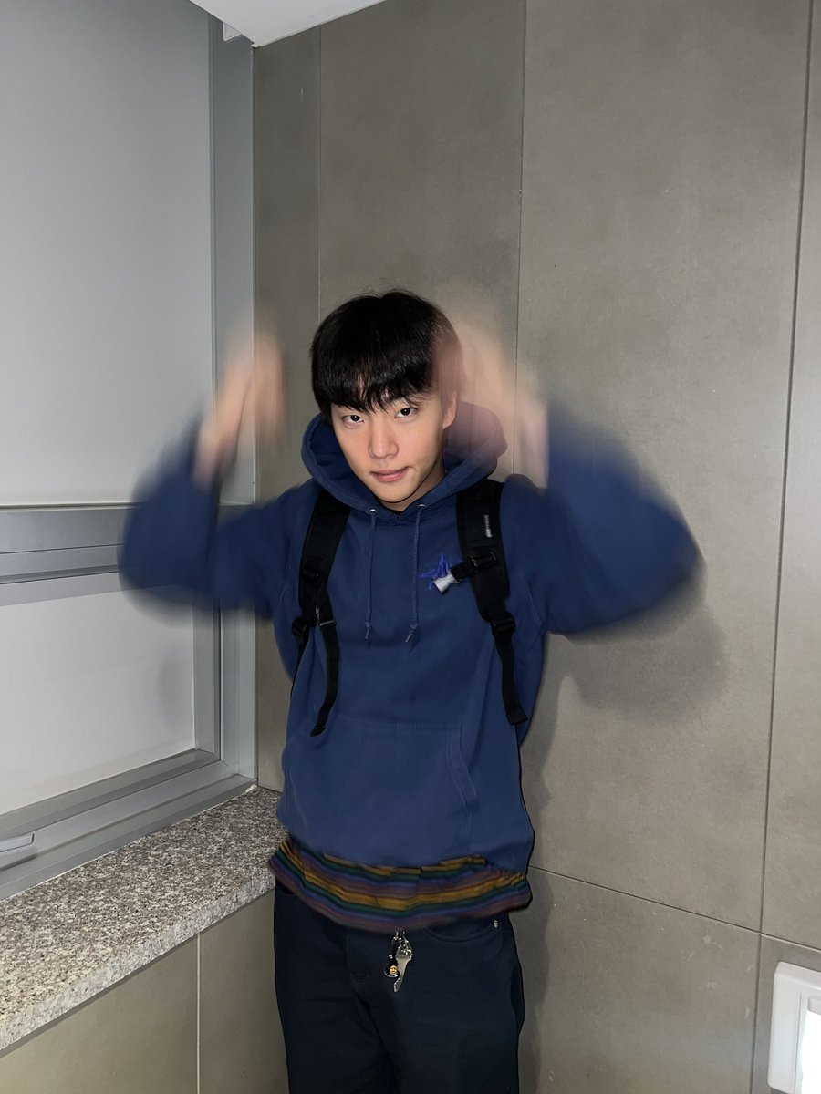 ONF_members's tweet photo. [#이션] 화이팅 하고있어? https://t.co/wWxtjmekDS