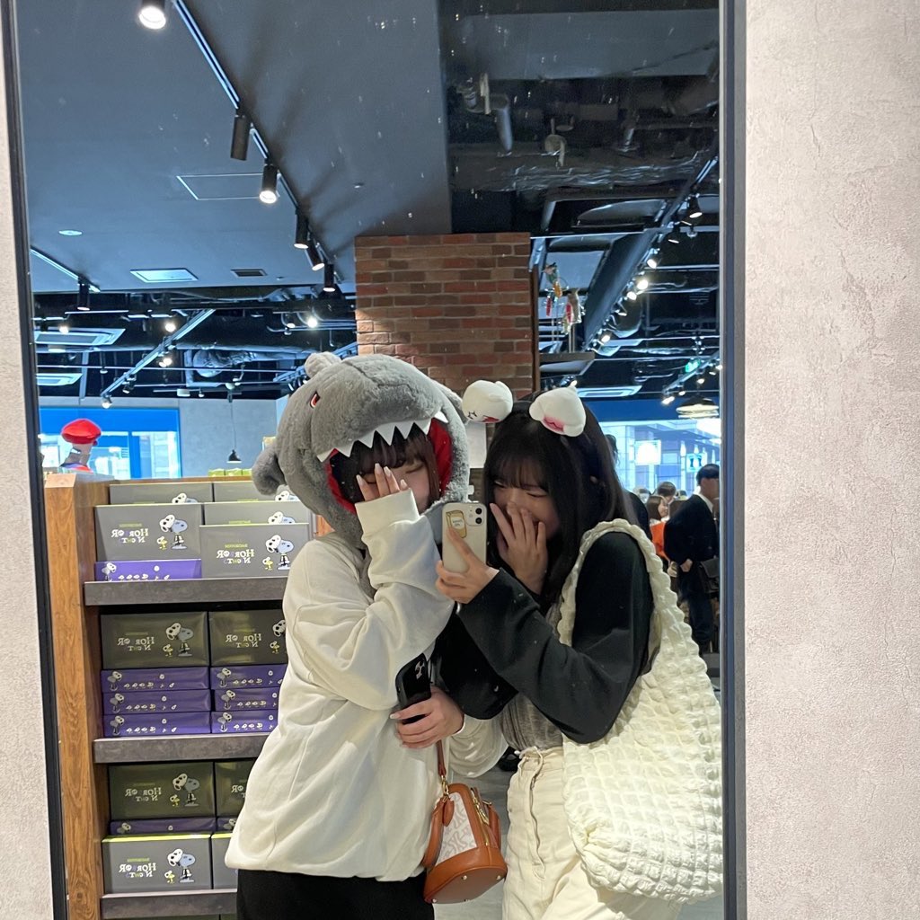 _omoc__'s tweet photo. 5年ぶりのユニバ🫶🏻🫶🏻 https://t.co/zytqb7629Q