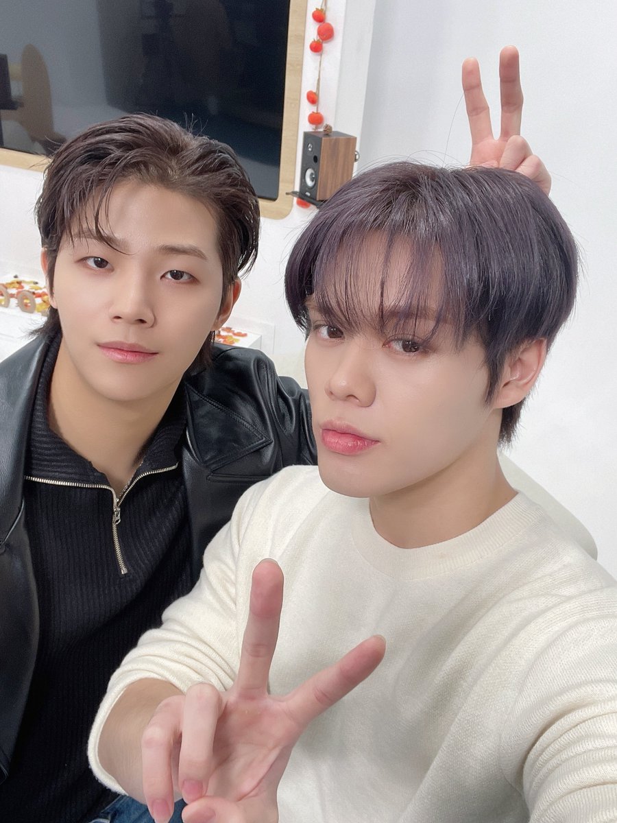 📻 231024 #손준형 #프린스
Arirang Radio "RADIO' CLOCK" 완료
⠀
여러분 주변에 기복이 심하신 분이 계시나요? 기분이 안 좋으실 때에는 라디오클락을 봐보세요 😉👍
　⠀
#GHOST9 #고스트나인 #SONJUNHYUNG #PRINCE #Arirang_Radio #Radio_Clock