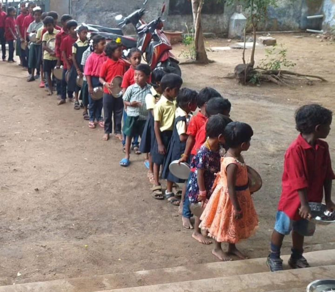 helponhunger's tweet photo. Every morning, we're on a mission to fuel dreams and empower young minds. With your support, we're providing nutritious breakfasts to children in need,  #helponhunger #HUNGERFOUNDATION #childrenfood #providefood #nuturiousfood https://t.co/O5ooaAOop0 https://t.co/TQgsB1FN07