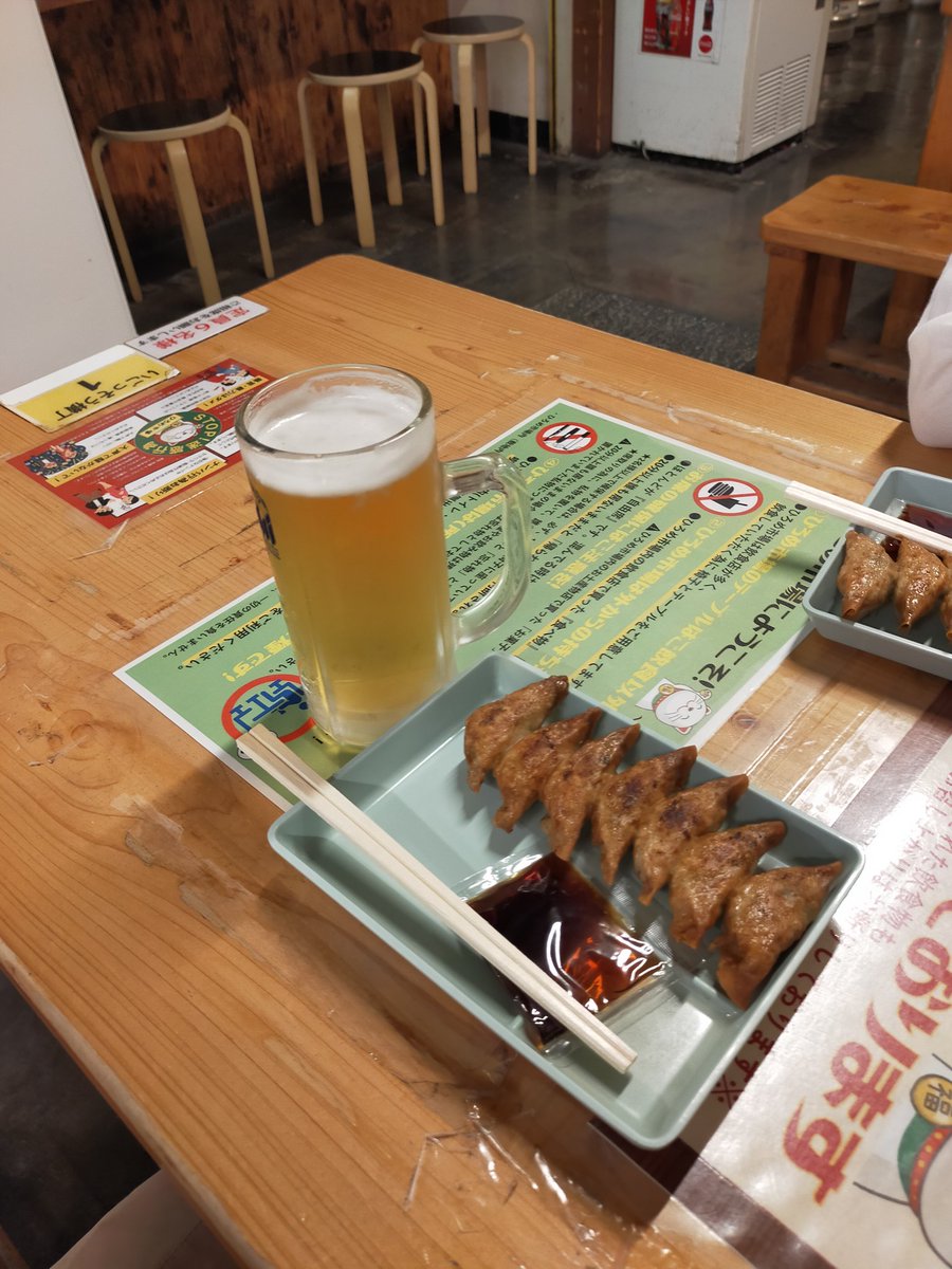 studio1jou's tweet photo. 昨夜食べて美味しかった安兵衛のひろめ店の餃子も食べましょう。何故か屋台より少し安い。 https://t.co/hCjxVUwonh