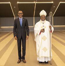 La Croix du 03/6/2021, le Cardinal Antoine Kambanda nie catégoriquement les crimes commis par l’armée du FPR en RDC. Il se place dans la droite ligne du président Paul Kagame qui avait fait les mêmes dénégations sur France 24 dans une interview du 17/5/2021. Complice de P. Kagame