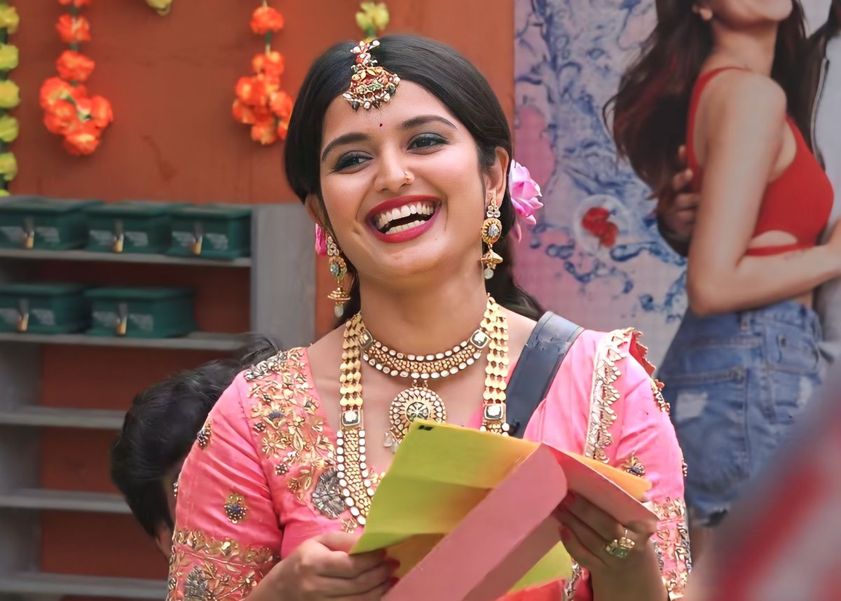 navya_shivpari's tweet photo. Happy Vijayadashami everyone 💥
May this Dusshera light up for you the hopes of happy times and dreams for a year full of smiles ❤️

#PriyankaJain #bigbosstelugu7 #priyankajainarmy #ladyfighterpriyankajain #wesupportpriyanka #parians #shivpari https://t.co/Lw5I4Q5AxG