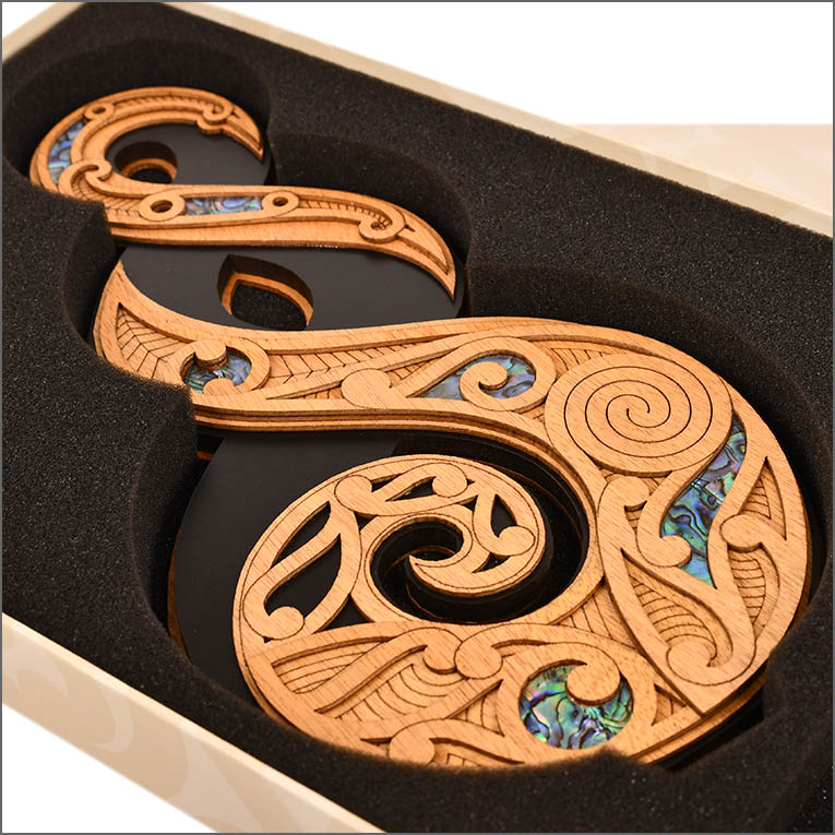 ShopNZ's tweet photo. One of our most popular Maori gifts. The pikorua, double twist. Either as a wall decoration or on a stand.  

#pikorua #doubletwist #MaoriGifts #ShopNZmade #SupportLocalNZ #DevonportNZ https://t.co/DahrGSnVO7