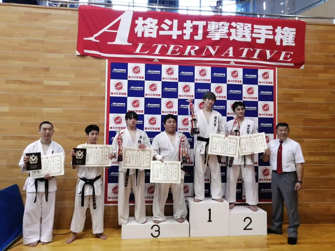 ry_vdn's tweet photo. Twitter使えてなくて今さら投稿その1
6/25(日) 埼玉遠征
「第14回全日本格斗打撃選手権大会」
防具、リアルプロテクトの2部門に出て、両方準々決勝延長で敗退、防具は敢闘賞でした。
リアルプロテクトは初めてのルールで、課題もはっきりしたので、来年リベンジします。 https://t.co/MPz9qjJlEI