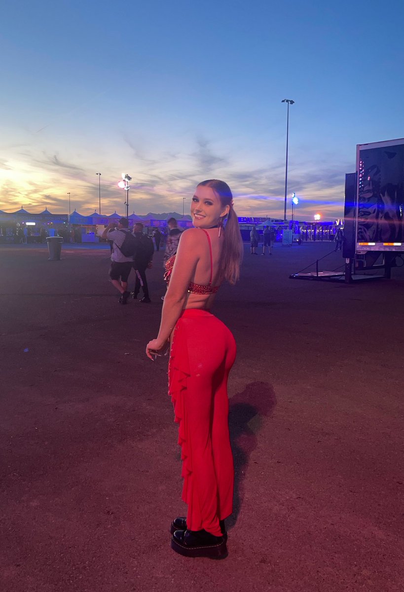 rt if you’d let Me kick you in the balls and spit on your face :)