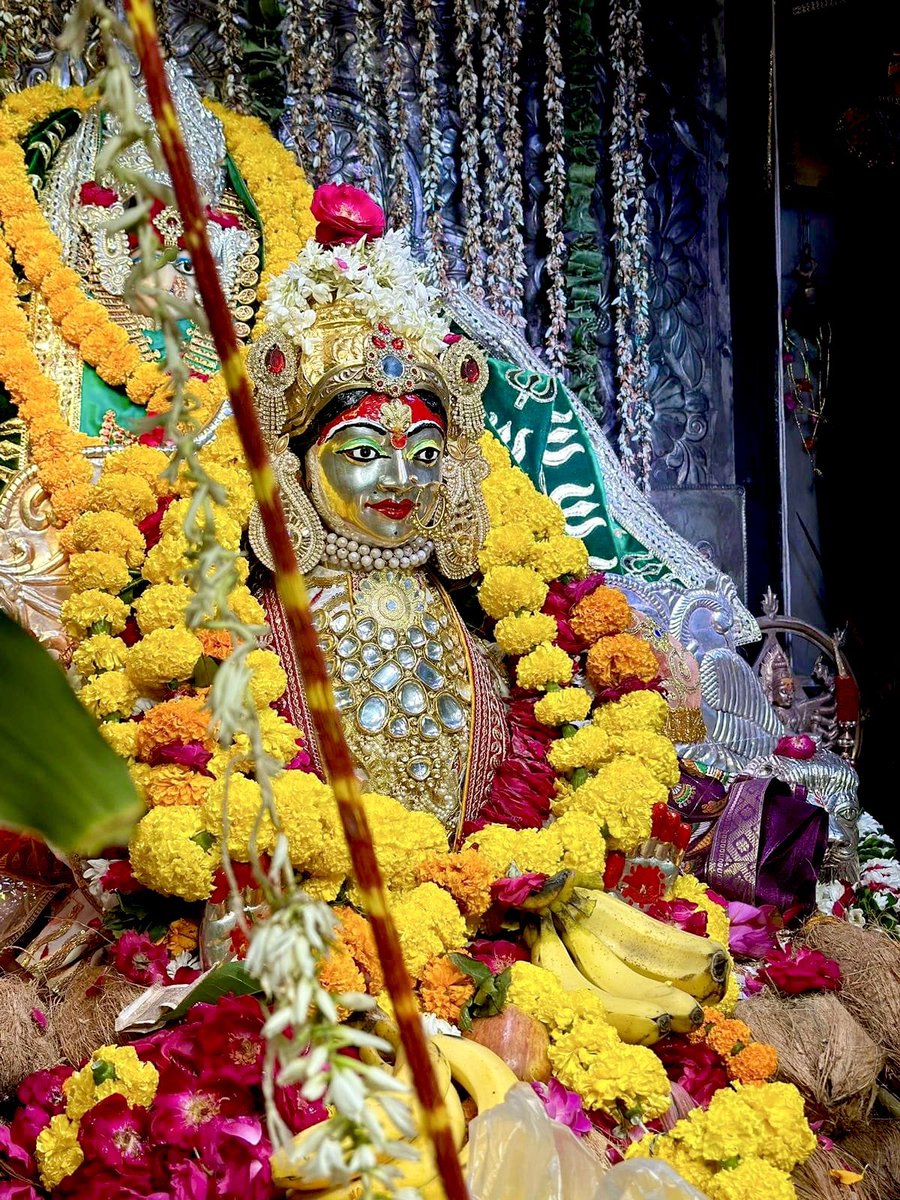 varshaparmar06's tweet photo. विजयदशमी के पावन पर्व पर महारानी हरसिद्धि माँ के अद्भुत अलौकिक दिव्य दर्शन🙏✨️ https://t.co/8fPbe79IKn