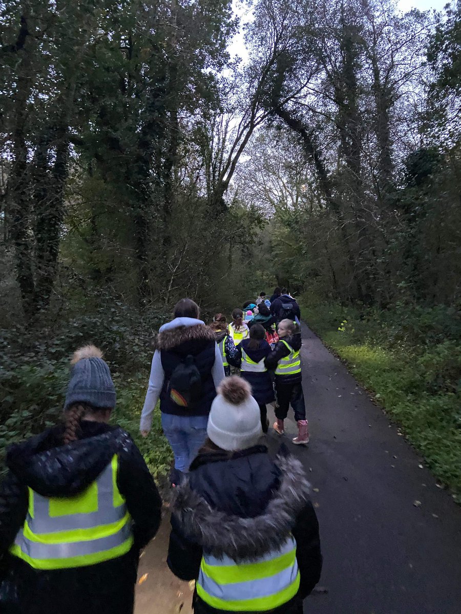 1stCwmbwrla's tweet photo. Last nights adventure was a Sponsored 3k Moonlight walk through Clyne Valley!
Lots of puddle jumping on our way. Well done Brownies #GirlGuidingUk #GirlguidingCymru #sponsoredwalk #puddlejumping #makingAsplash #MoonlightWalk https://t.co/BIp8xsL2ko