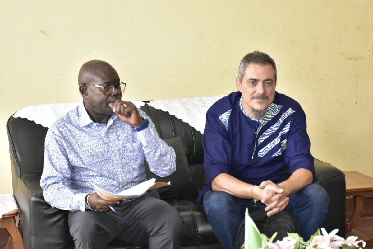 PButanyerera's tweet photo. Ce mardi, le Gouverneur de #Kirundo Col Pol Victor Segasago a reçu en audience une délégat° des ONG @WHHBurundi, HELPCHANEL &amp; Réseau Burundi 2000+. Ils se sont entretenus sur les activités du nouveau projet "Renforcement des systèmes alimentaires locaux dans le nord du #Burundi". https://t.co/1a8iyj6ZdA