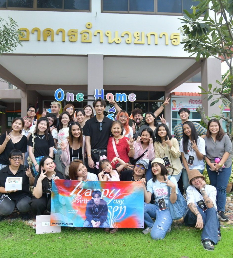 TheeraAxisLine's tweet photo. SEN Birthday PROJECT 
 
#soensennHBD2023
#HBDsenpaperplanes2023
#senpaperplanes
#paperplanesbandfc
#paperplanesnations
#paperplanesband https://t.co/rVztbibZI3