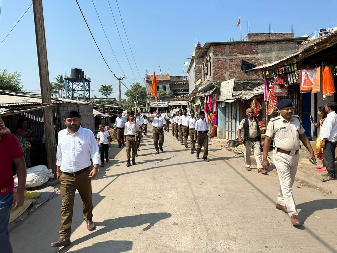 WhyManish's tweet photo. आज नगर पंचायत सोनवर्षा में विजयादशमी के अवसर पर @RSSorg द्वारा आयोजित पथ संचलन में शामिल हुआ।
भारत माता की जय
@BJP4Bihar @samrat4bjp @bhikhubhaidbjp @mkrtiwari_bjp @deveshkumarbjp @BJPNagendraJi https://t.co/FYGsKYWgSA