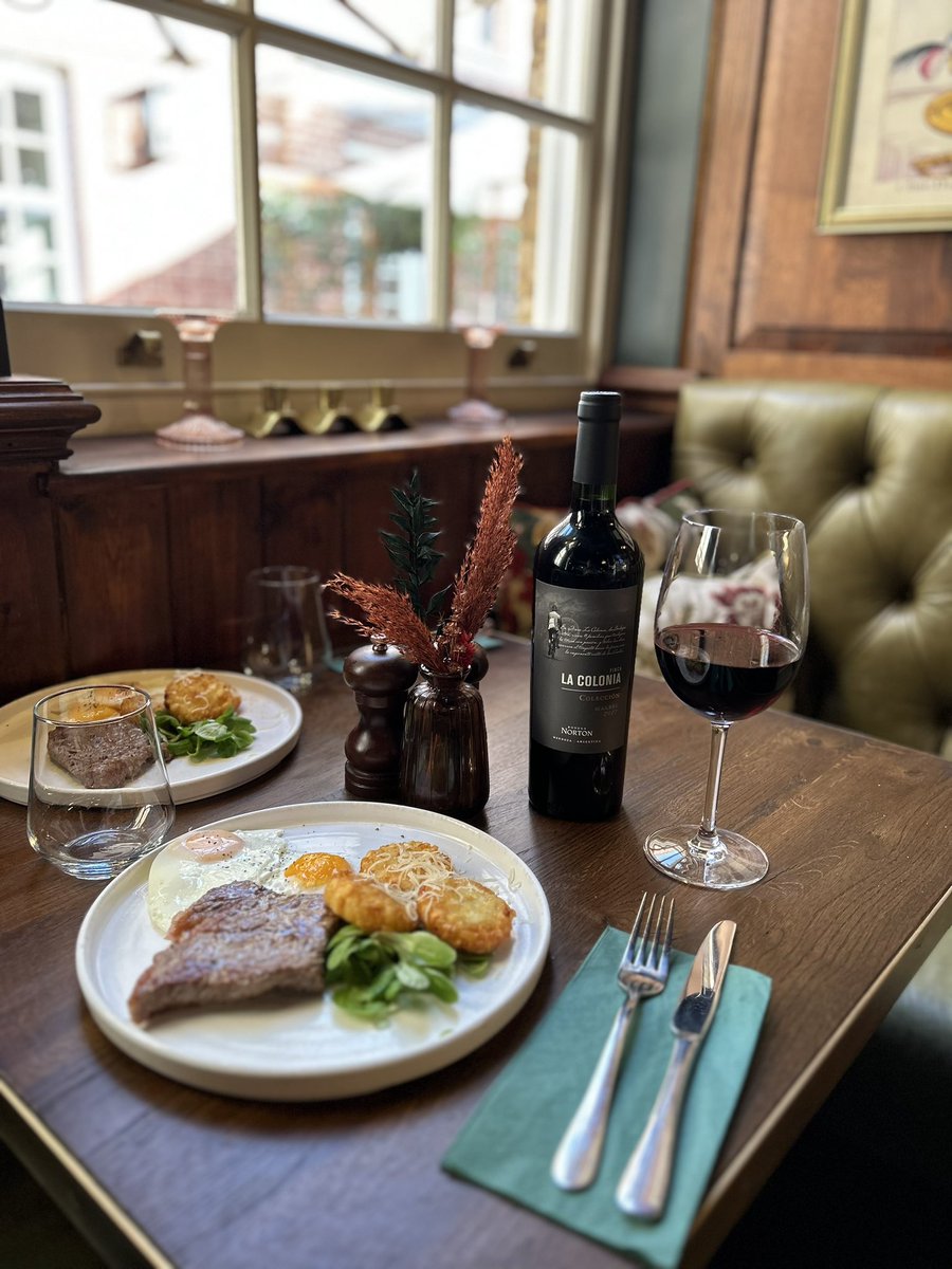 Happy Tuesday Wandsworth. Why not stop by for lunch?

#londonbars #london #cocktails #londonrestaurants #londonlife #londoncocktails #cocktailbar #drinks #londonnightlife #bar #londonbar #londondrinks #londonfoodie #cocktailslondon #mixology #cocktailsofinstagram #rwc2023 #bars