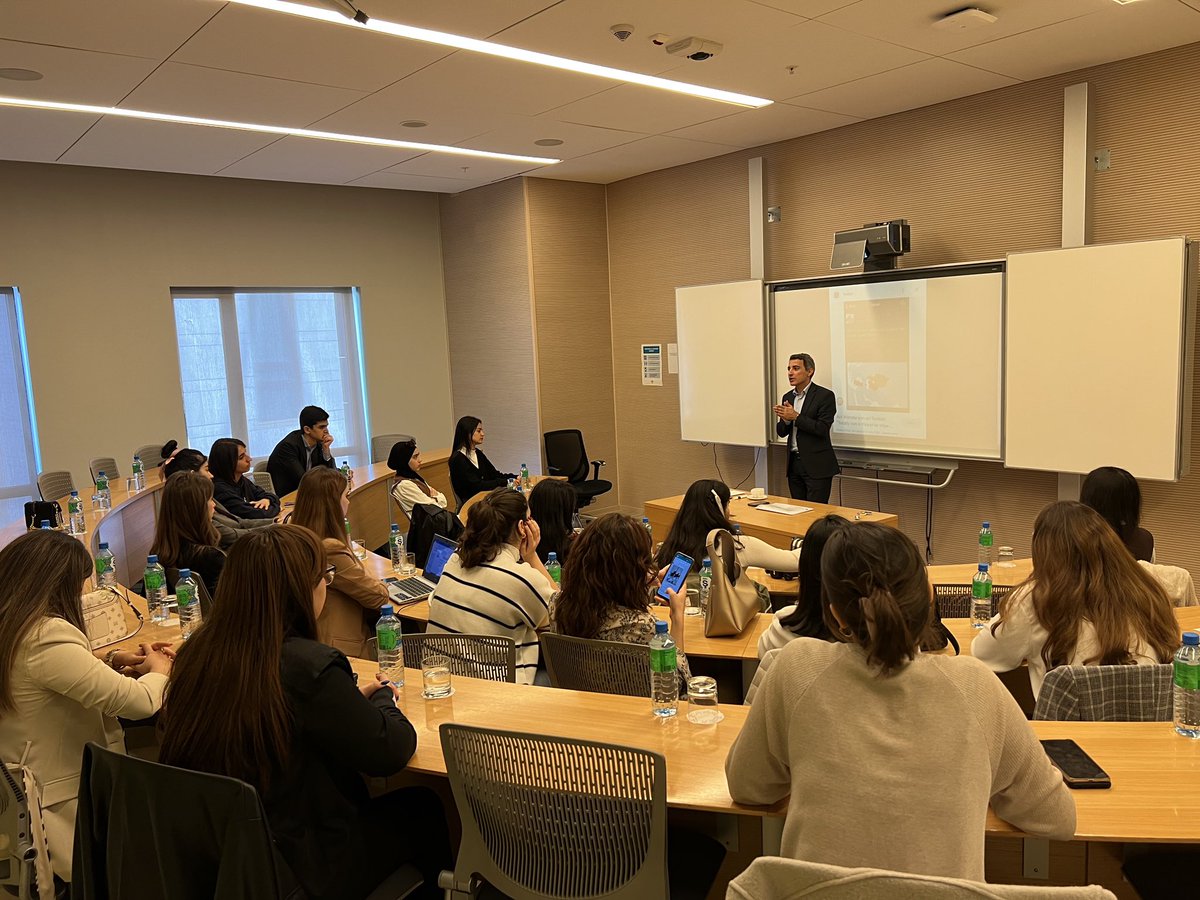 dvcpu's tweet photo. DVC-nin PR meneceri Surayə Həsənova ADA Universitetinin təşkilatçılığı, SOCAR-ın dəstəyi ilə keçirilən “Azərbaycan gənclərinin Xarici Siyasət, Sosial media və Milli Brend sahələrində bilik və bacarıqlara yiyələnməsi” layihəsini uğurla iştirak edib.
#DVC #Azdebate #ADA #SOCAR https://t.co/w3IPBjo2pC