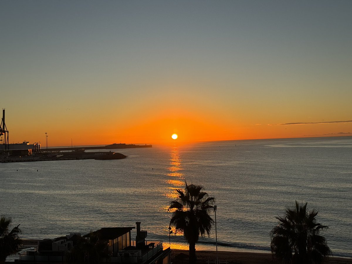 JoseMariaMQ's tweet photo. #amanecer #malaga https://t.co/vImCeAoLy9