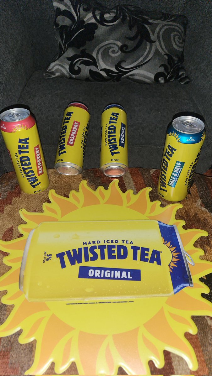 Swordfeesh_'s tweet photo. @TwistedTea Holy shit this is the day I've been waiting for 😤

My streams are literally based off of insane aim, mullets, twisted tea, and my dog. 
Consistent with the good vibes and impeccable gameplay 
Also I just started building a new stream area so a little bit of extra twea won't hurt https://t.co/blKtsy4dBn