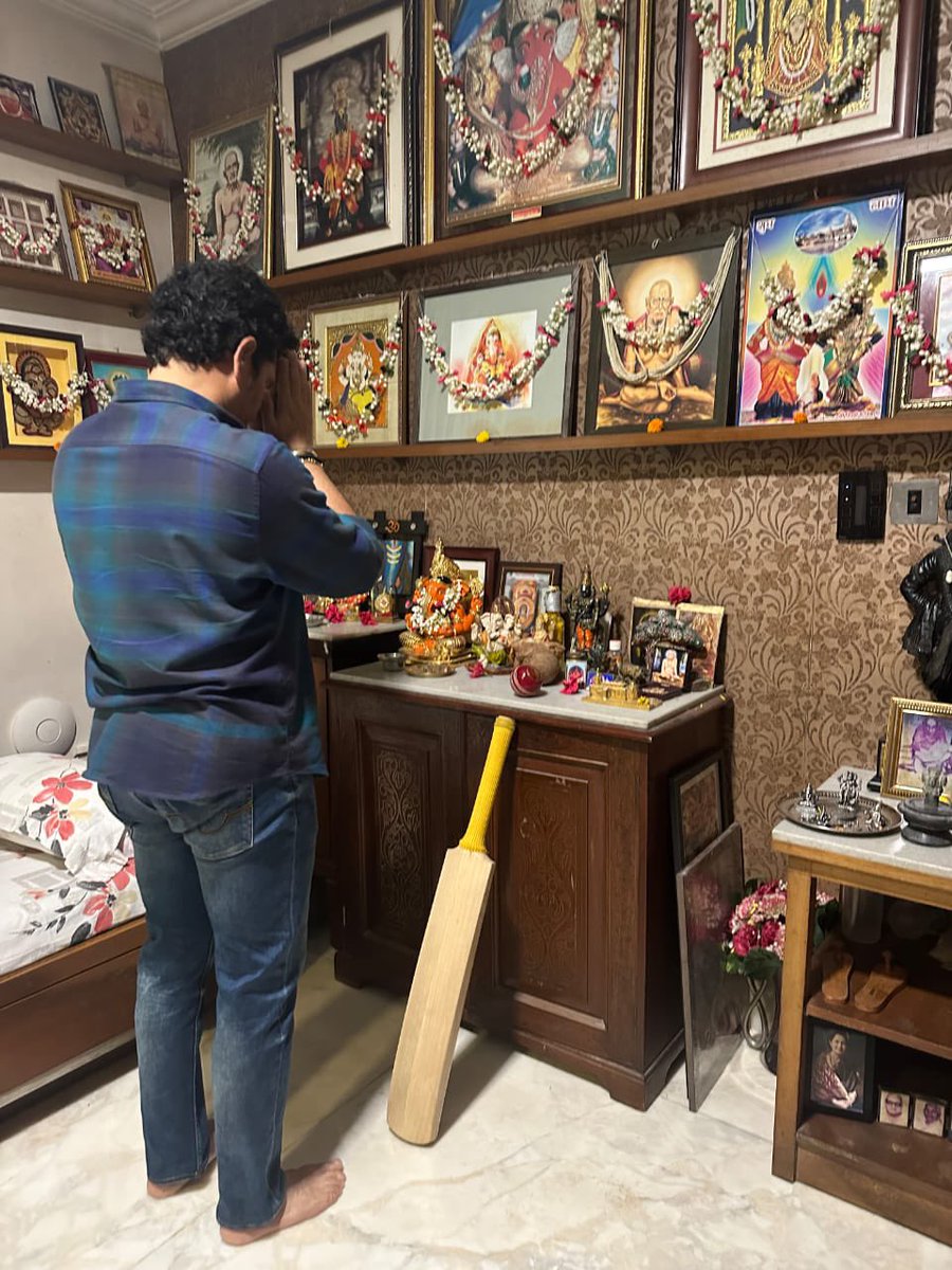 sachin_rt's tweet photo. Happy #Dussehra to all celebrating Vijaya Dashami! 🏏 
Just as the ball sails over the boundary, may the triumph of good over evil clear all the hurdles in your life. Keep batting for the right cause. Stay blessed! #VijayaDashami https://t.co/hEOdaPkWjC