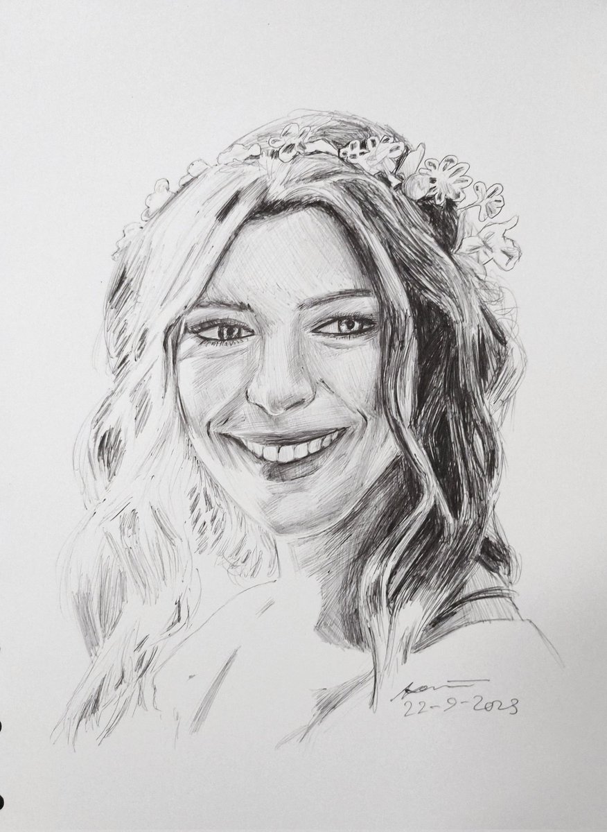 KerrinWinona's tweet image. I am drawing Ahsoka, Anne Hathaway and James Bond for my YouTube channel with my pens

The drawing process can be seen on here
youtube.com/kerrinwinona