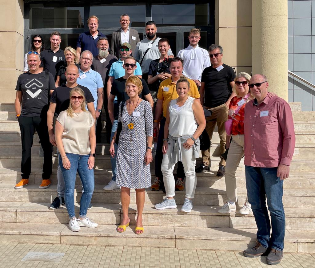 ASCER_comunica's tweet photo. Un grupo de 2⃣0⃣ colocadores de cerámica alemanes 👷 visitan estos días el sector para mejorar su conocimiento de las baldosas cerámicas made in Spain, sus innovaciones y las últimas tendencias en diseño

Ayer participaron en una jornada con ponencias de @Proalso e @ITC_ceramica https://t.co/2uoopWE5iw