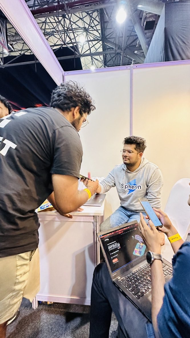 spheron's tweet image. We had a blast 🔥 @CoinDCX #unfold23 

⚡️2 days of full house booth⚡️

🤯 500 participants &amp;amp; attendees joining us from all the parts of the world on our booth! 

🫶 300+ t-shirts, hoodies and swags distributed to atendees! 

Share the picture of spheron swag you got👇