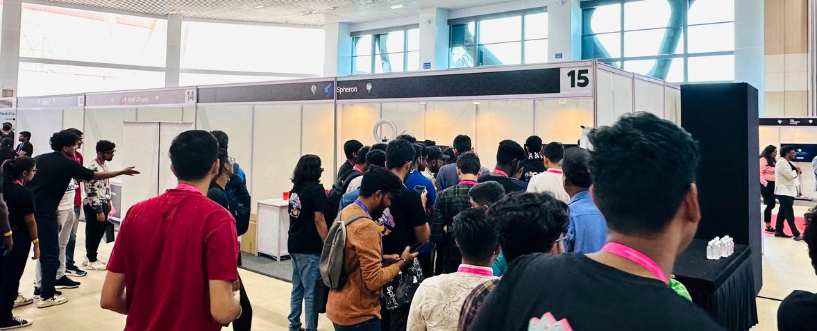 spheron's tweet image. We had a blast 🔥 @CoinDCX #unfold23 

⚡️2 days of full house booth⚡️

🤯 500 participants &amp;amp; attendees joining us from all the parts of the world on our booth! 

🫶 300+ t-shirts, hoodies and swags distributed to atendees! 

Share the picture of spheron swag you got👇