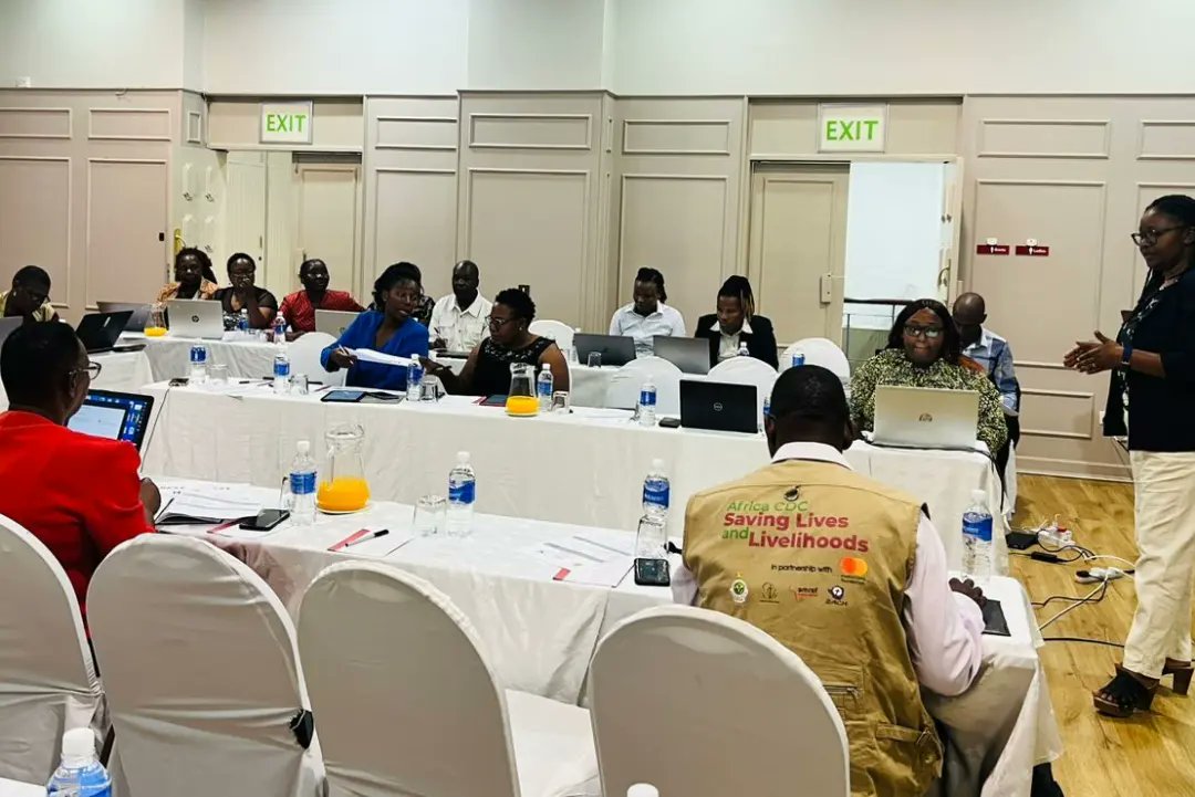 ZACH is holding a review #meeting with Mash-East Province PHE and DHE team on the #COVIDー19 vaccination program (GVAX Phase 2) with the aim to review the progress & come up with new strategies to improve vaccination @MoHCCZim @USEmbZim @WHO_Zimbabwe @CCIntlhealth @CDCGlobal