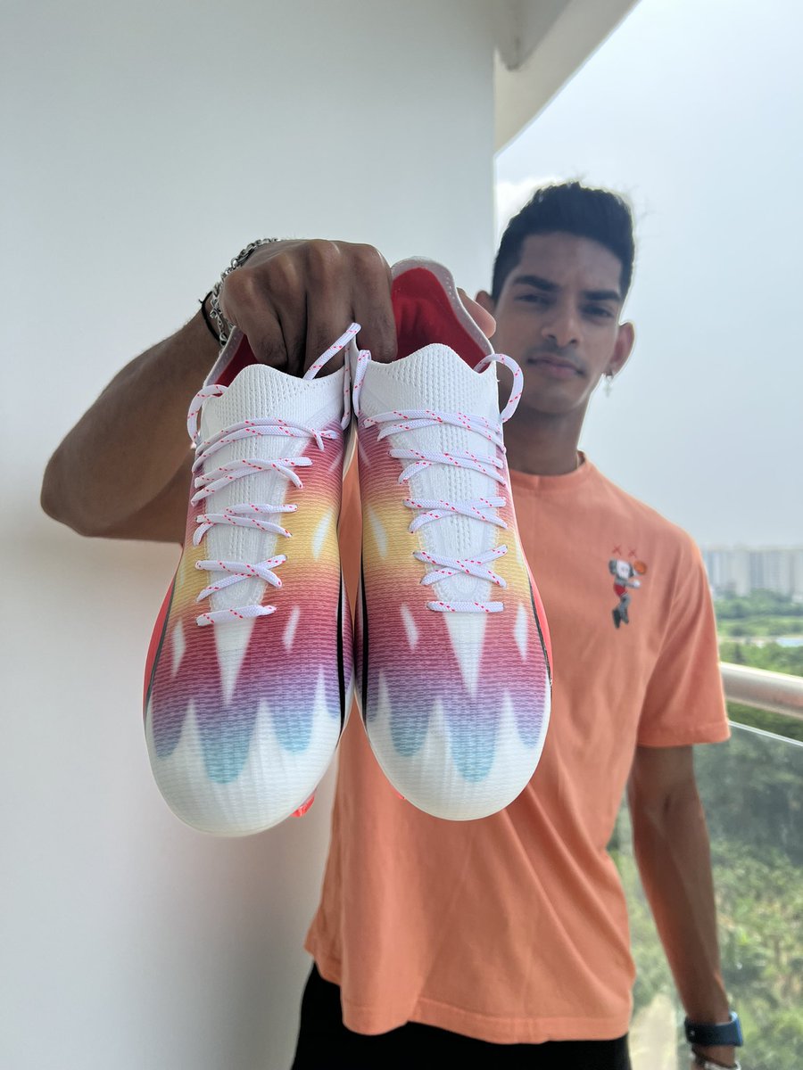 New kicks, new tricks, and a breakthrough in speed with Puma ULTRA! ⚽🚀 #puma #pumaindia #breakthrough #pumafootball #ad