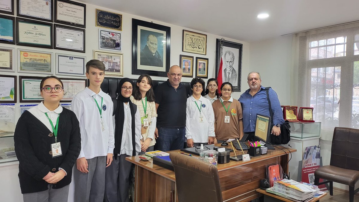 Hırkai Şerif Ortaokulu Yaratıcı Yazarlık ve Kısa Film Atölyesi yazar öğrencilerimiz ve Eğitimci Yazar Şahin Boran’a, 19.Ekim Muhtarlar günü anısına nazik ziyaretleri ve hoş sohbetleri için teşekkür ederim.