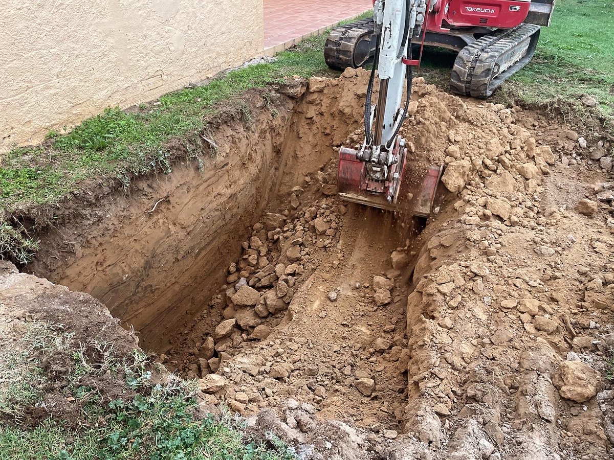 Instal·lació d'Unitat de Depuració Ecològica de <a href="/SimopEspana/">Simop España</a> a Mas Mare de la Font de #castellodempuries 
Sistema de dos elements:
✅ Fossa integral amb prefiltre incorporat, de polietilè.
✅ Filtre biològic percolador amb material filtrant de polietilè.
#saiga #saigaterraiaigua