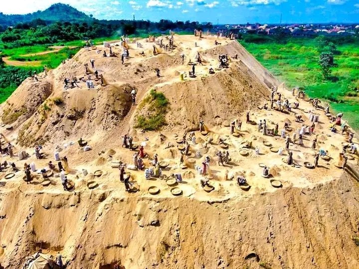 This is RICE HUSK HILL, Ebonyi State, Biafra

Ebonyi state is one of the leading Rice producing states in Biafra.

Mention other rice producing state or towns you know in Biafra

📸Ou Travel and Tour

#GodBlessBiafra
#InvestInBiafra
#thisisBiafra
#VisitBiafra
#EbonyiRice