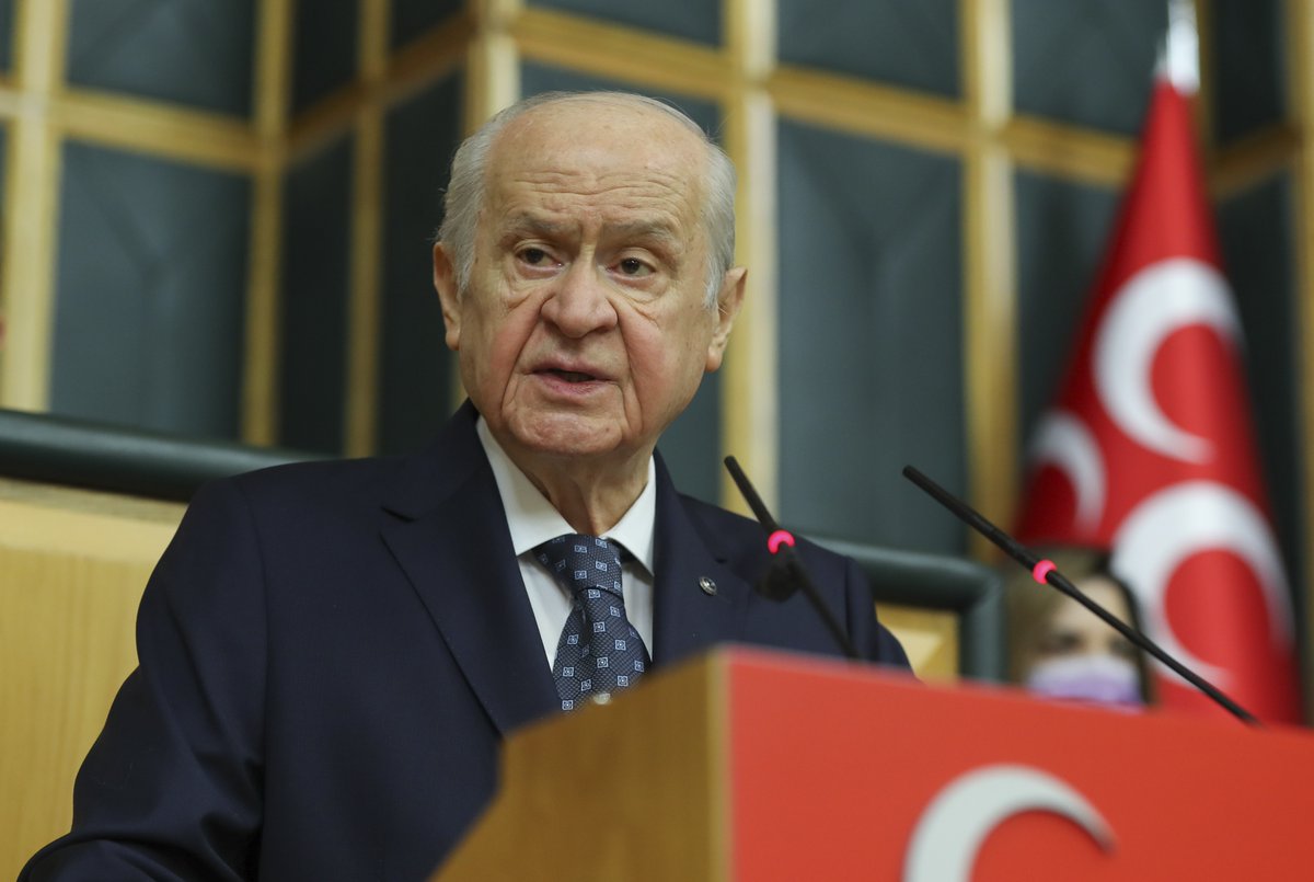 MHP Lideri Devlet Bahçeli:

"Bu hafta sonu Türkiye Cumhuriyeti’nin 100’üncü yıldönümü büyük bir coşkuyla kutlanacak. Cumhuriyet demek, cumhurun kaderine sahip çıkması  demektir."