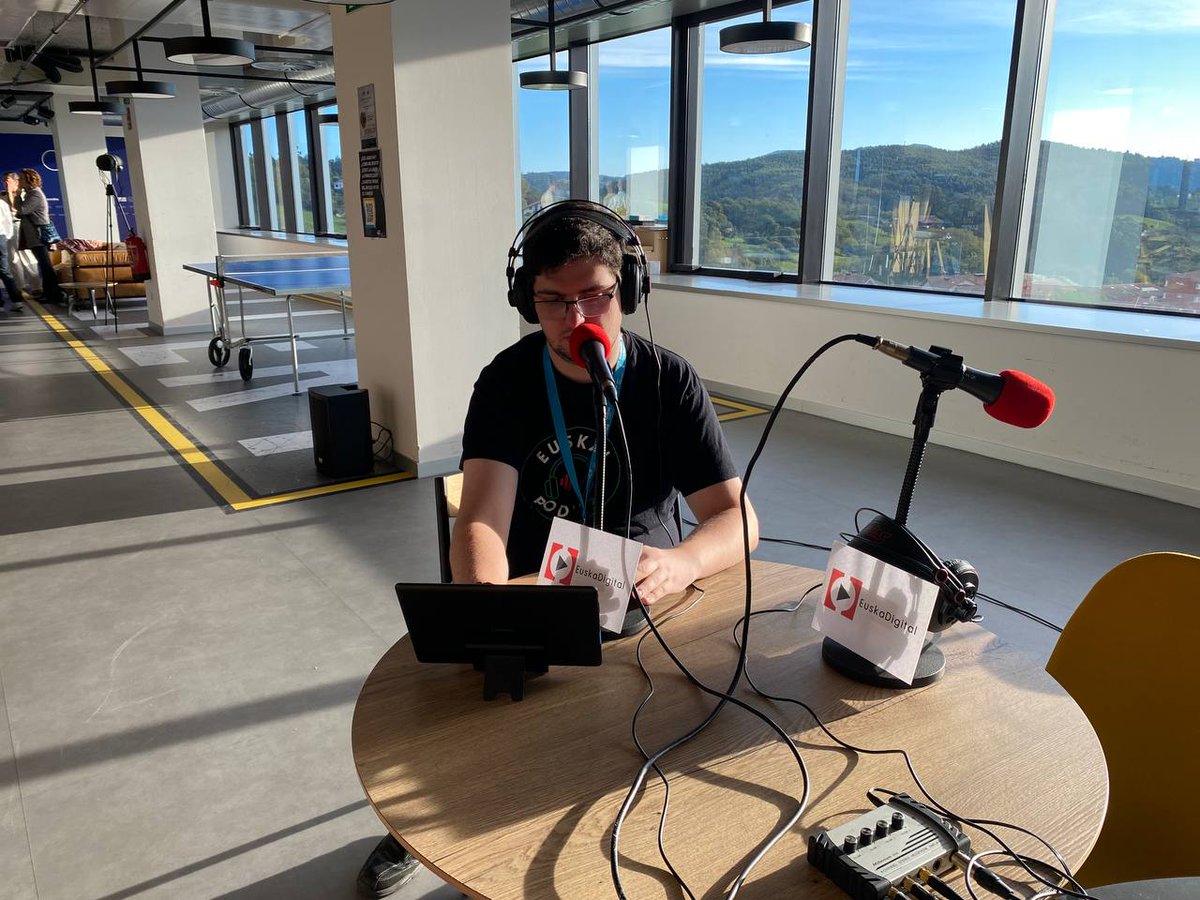 euskadigital's tweet photo. ¡Ya estamos en el Foro de #TransformacionDigital en @42UrdulizFTef de la mano de @OnlyONEymas ! 🤩

Nuestro @inigosendino ya se está preparando... 👀 https://t.co/yoV7K6e2Az