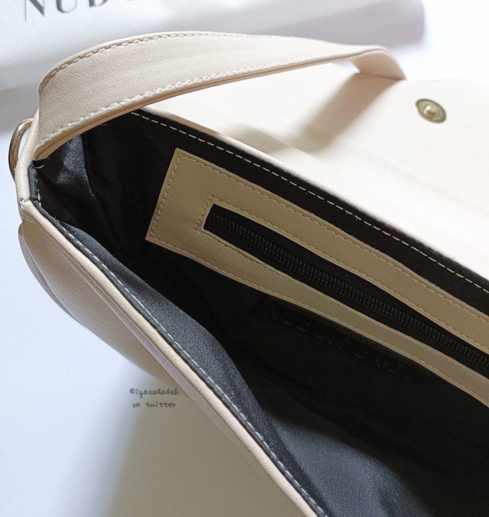 akhirnya aku nemu tas yang modelnya cakep bgt😭❤

cocok buat hangout bareng temen, apalagi dipakai buat kondangan🥺🌷