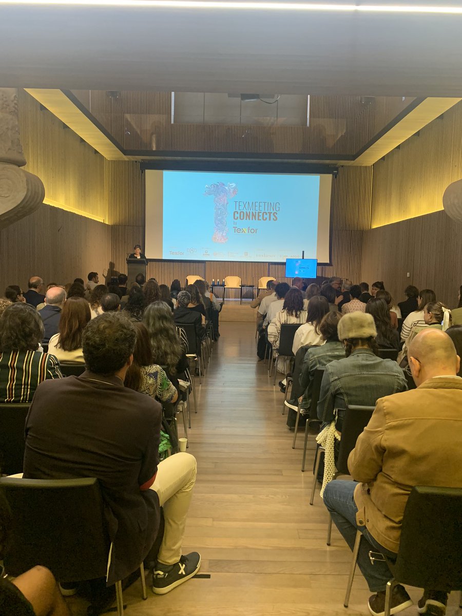 #TexMeetingConnects

Empezamos!

<a href="/ccamcat/">Comerç, artesania i moda</a> <a href="/080_bcn_fashion/">080 Bcn Fashion</a>