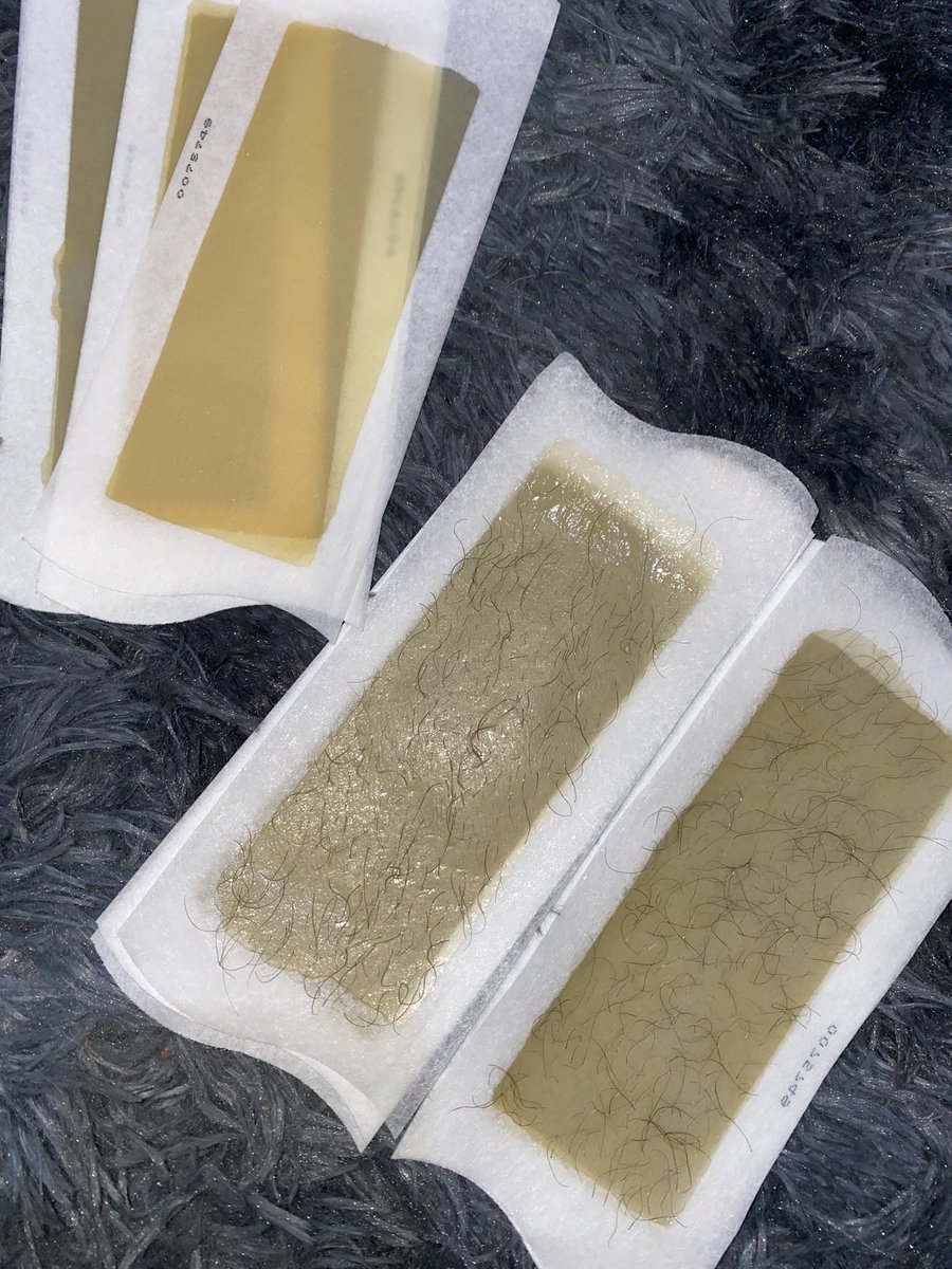 jaesxc's tweet photo. Beli lagi wax strips yay 😋

Sekarang cobain yg hair remover—legs & body, dan menurutku ini bener-bener efektif buat nyabut bulu di area tersebut 👍🏻

https://t.co/9cpI4zRqJ7

Dari 1 strip besar itu juga daya cabutnya bener-bener bersih 99% sampe ke akar, cukup dalam 1 tarikan 👍🏻

JANGAN ragu ragu ya nariknya, di akhir video ini aku ragu ragu gitu jadinya bagian akhir gak keangkat wkwk tapi sisanya bersih ✨