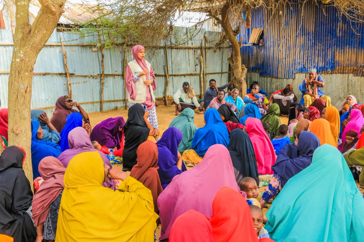NoFYLSOM's tweet photo. Hello from Deynille district 👋🏾 

For the last couple of weeks, our CCCM team has been meeting w/ communities informing them about:

🔷Cash for Work activity &amp; its duration
🔷Beneficiary selection criteria

The site maintenance activity will start in November &amp; target 600 #IDPs. https://t.co/dwgc0Jfqsa