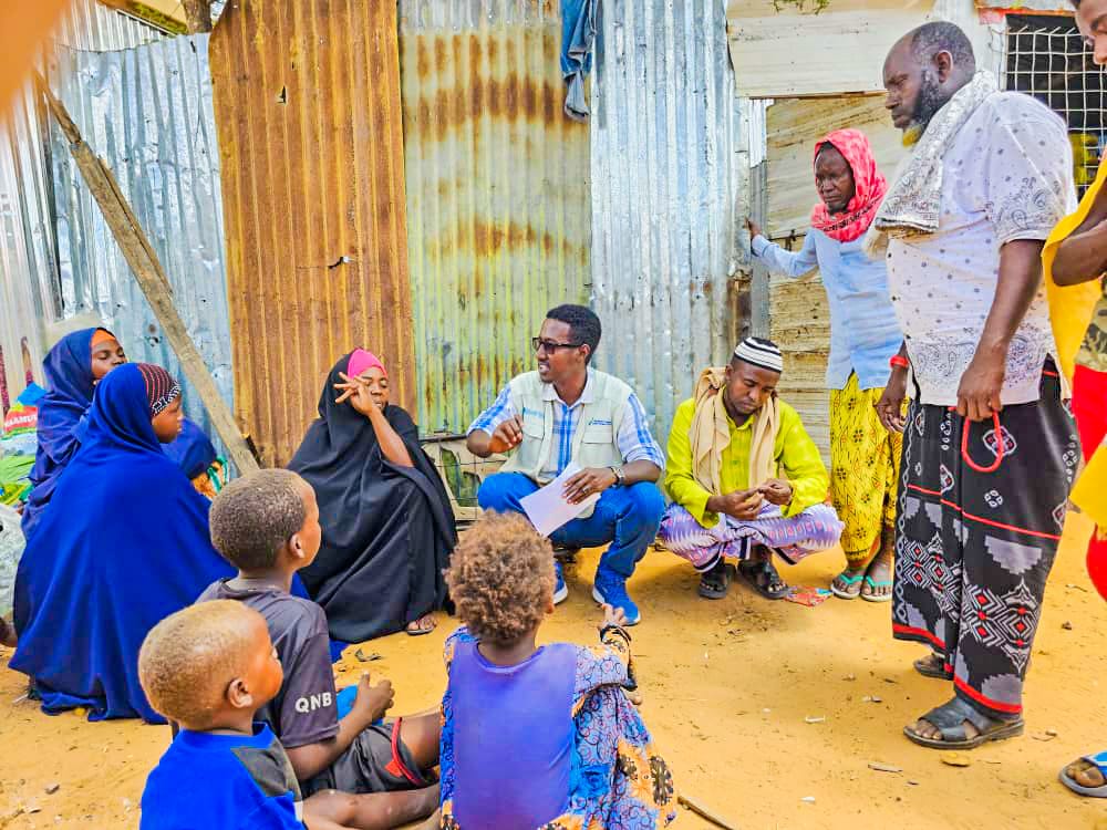 Hello from Deynille district 👋🏾 

For the last couple of weeks, our CCCM team has been meeting w/ communities informing them about:

🔷Cash for Work activity &amp; its duration
🔷Beneficiary selection criteria

The site maintenance activity will start in November &amp; target 600 #IDPs.
