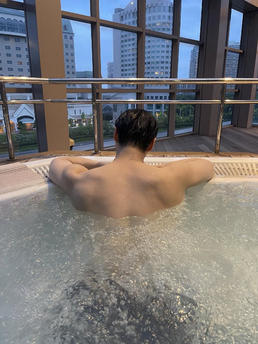 mugimobob's tweet photo. moonbin and his pacific-ocean-broad shoulders #MOONBIN #문빈 https://t.co/c2sTfEfijm