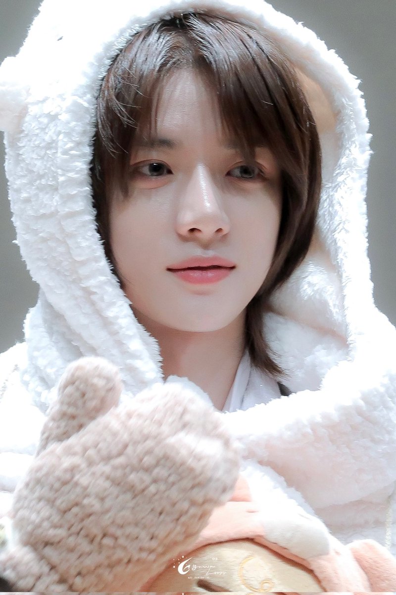 cbgstwt's tweet photo. BEOMGYU LOOKS SO ADORABLE https://t.co/w8WYLe7zrz