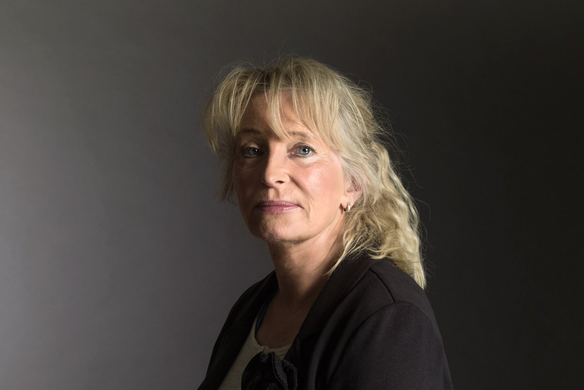 Vanavond (24-10) om 20 uur is schrijver Tessa de Loo te gast in Bibliotheek Mariënburg in Nijmegen. Ze vertelt over haar boek De stad in je hoofd. Een roman over liefde en oorlogstrauma tegen het decor van de eeuwenoude stad Nijmegen. Er zijn nog kaarten! tinyurl.com/yc8jb9j2