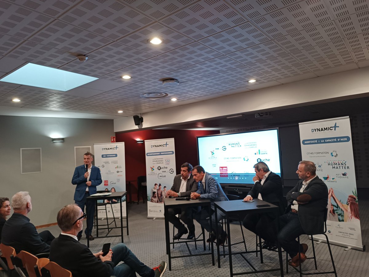 FTravail_PACA's tweet photo. Proposer les meilleures solutions issues du #PRIC aux allocataires du RSA suivis dans le cadre de l'expérimentation de l’accompagnement rénové, c'est le sens du parcours Dynamic + présenté ce matin à la @Citedesmetiers avec @Prefet13 @departement13 @pascalblain13 https://t.co/cr7tGz9erB