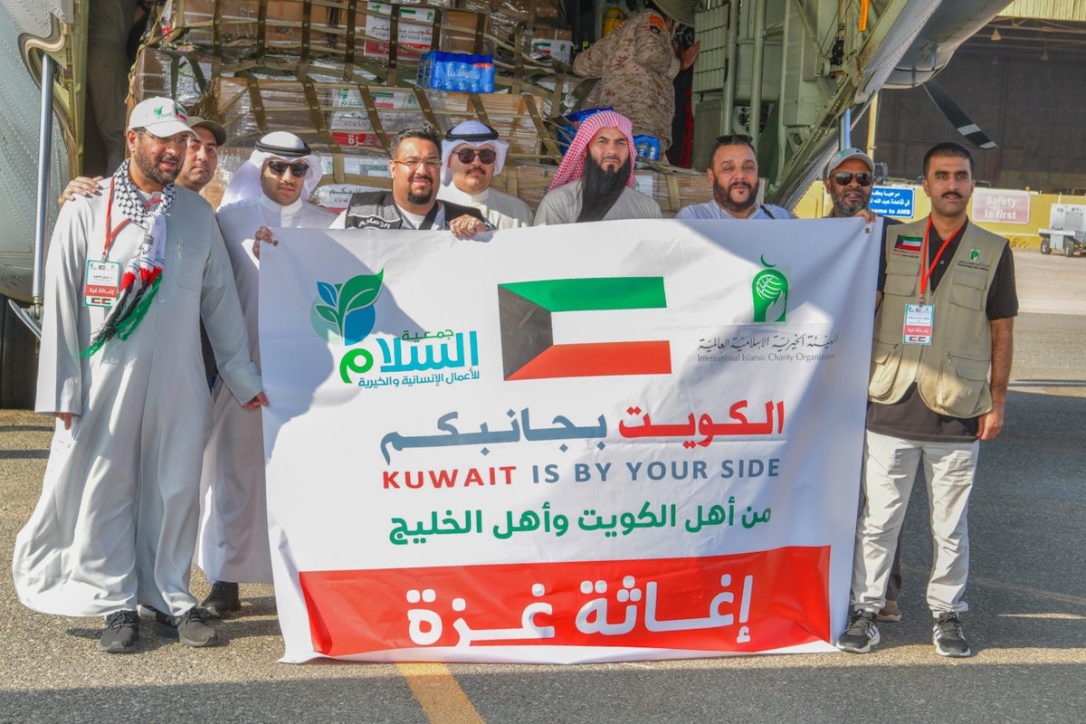 kuna_ar's tweet photo. إقلاع ثاني طائرات الجسر الجوي الكويتي الإغاثي محملة بـ10 أطنان من المساعدات إلى غزة
(حدث مصور)

https://t.co/LPOcnzT1Jg

#كونا #الكويت https://t.co/2QgpXrVDmw
