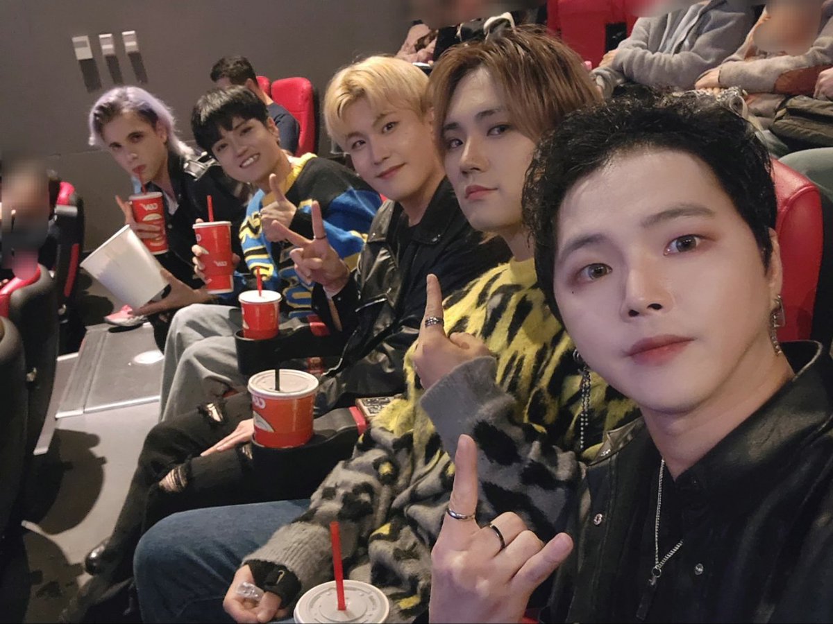 dst_official_'s tweet photo. 더스틴 은 시사회 VIP 초대되어 다녀왔어😆
유명한 선배님들을 실제로 보니
너무 설레었어!!!!!!!
선배님들뿐만 아니라
유튜버 리비 님도 만나고!!
다시 한번 초대해주신 채대병대표님,이형석대표님,전재민대표님 감사드립니다🙏💕 https://t.co/w3jri0I11H