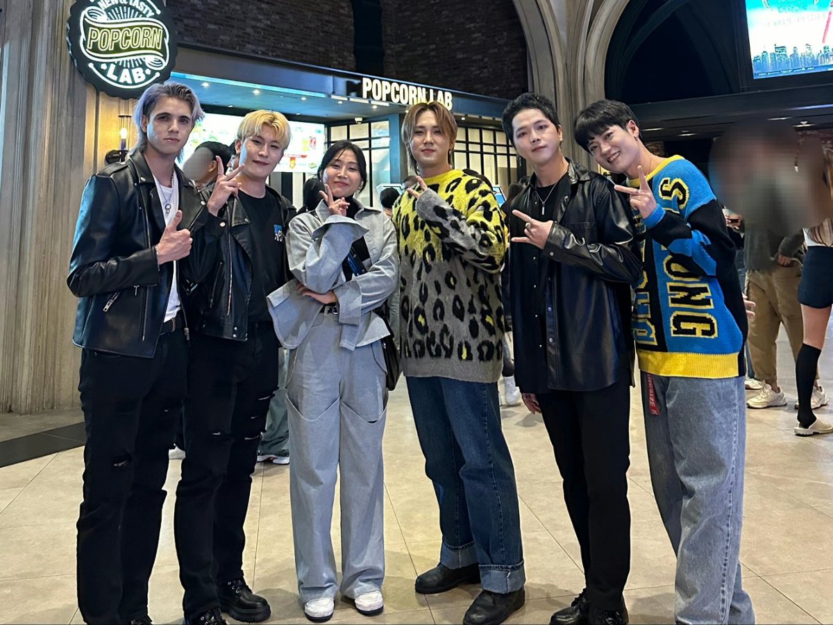 dst_official_'s tweet photo. 더스틴 은 시사회 VIP 초대되어 다녀왔어😆
유명한 선배님들을 실제로 보니
너무 설레었어!!!!!!!
선배님들뿐만 아니라
유튜버 리비 님도 만나고!!
다시 한번 초대해주신 채대병대표님,이형석대표님,전재민대표님 감사드립니다🙏💕 https://t.co/w3jri0I11H