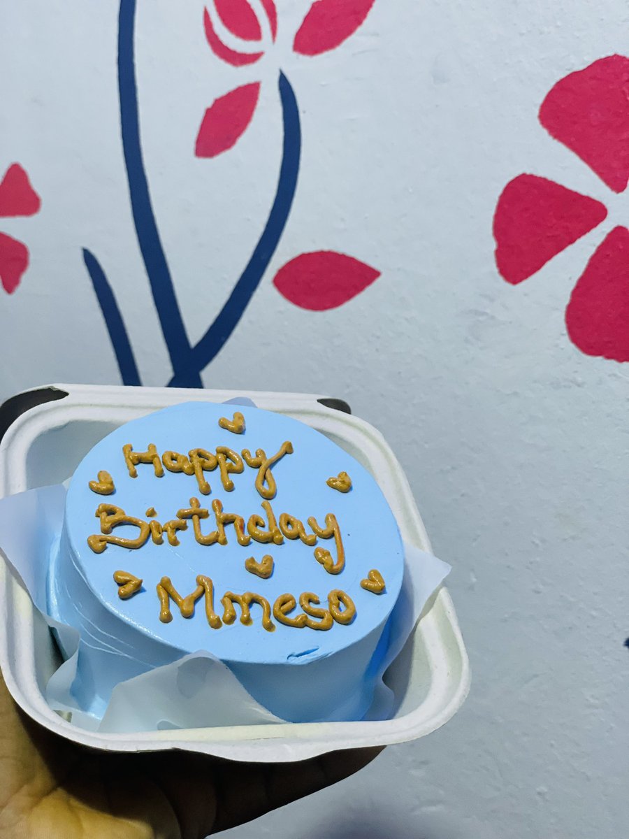 SDinma's tweet photo. Bento cakes or lunchbox cakes are little cakes that are perfect for individual serving. Bento box cakes are adorable minimalist Korean cakes that have taken the internet up by the storm.
Thankfully, these cakes are available at your disposal in Awka; Anambra state and https://t.co/O69l7BRf3N